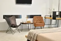 Alekos Apartments 2 Netflix, Self Check-IN