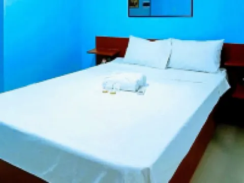 Jeanines Travellers Inn by RedDoorz Hotels in Bataan