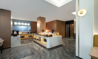 StarwayHotel(GuiLin Two Rivers and Four Lakes &Xiangshan Scenic Area))) )