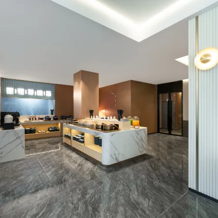 Starway Hotel (Guilin Two Rivers and Four Lakes & Elephant Hill Scenic Area) Отели рядом с достопримечательностью «Парк Fuboshan»