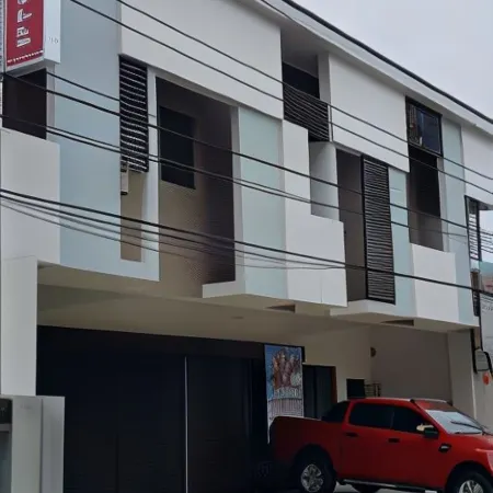 RedDoorz Near New Government Center