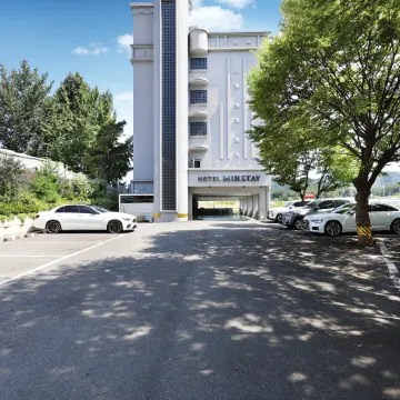 Hotel Winstay Отели рядом с достопримечательностью «Музей Моран»