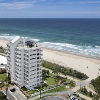 Viscount on the Beach Hotels near Nobby Beach