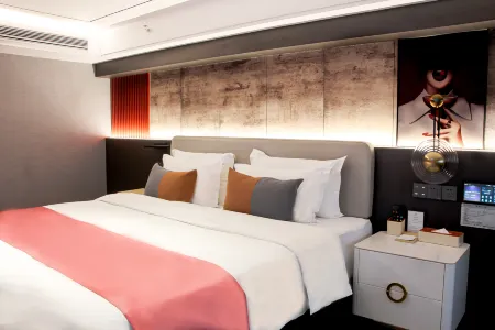 Yongjiang Holiday Hotel+ (Nanning East Railway Station)