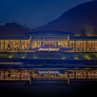 Chengdu Howard Johnson Huashuiwan Hot Springs Resort Hotels near Huashuiwan First Village Hot Spring Hotel