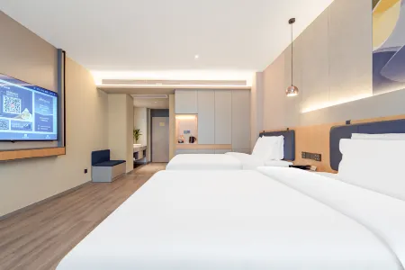 Homeinn Selected Hotel (Aksu Railway Station Jiefang South Road) Отели рядом с достопримечательностью «Aksu Old Street»