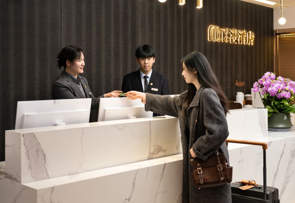 바이만 호텔의 깨끗한 침실