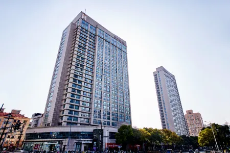 Orange Hotel (Shanghai Hongkou Football Stadium) Отели рядом с достопримечательностью «Shanghai Institute for Youth Administration»