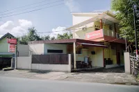 RedDoorz @ Hening Homestay Отели в г. Західний Ломбок