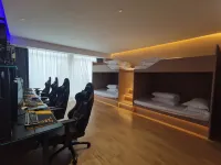 Internet Cafe E-sports Homestay (Dongguan Songshan Lake Resort Zhuowei City Shopping Center) Hotels near Dalang