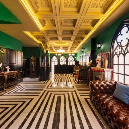Xiangyu French Retro Hotel (Yanji Yanbian University Water Market Store)
