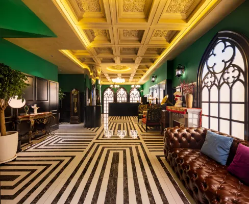 Xiangyu French Retro Hotel (Yanji Yanbian University Water Market Store)