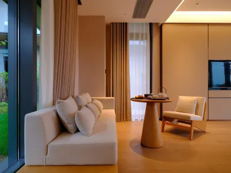 Ruolin Qiaoshangu Graden Hotel