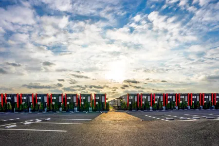 Hotel R9 the Yard Ashikagafukutomi Отели рядом с достопримечательностью «Shimonokuni Isshayawatamiya Kadotainari Shrine»