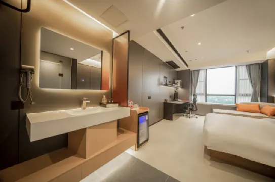 Yihe E-Sports Hotel (XiNanGuoJiQingfangcheng Branch)