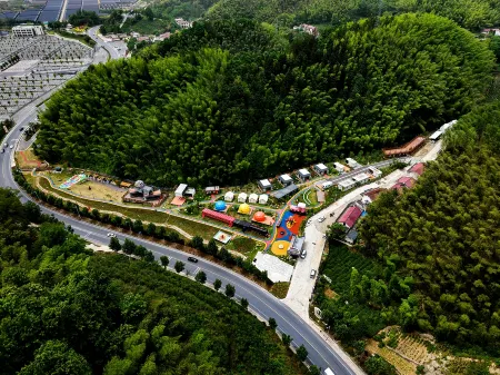 Liuwanqing Gorge Ling Shang Hua Kai Camping Hotel Отели в г. Хошань