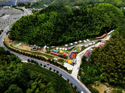 六萬情峽嶺上花開宿營地