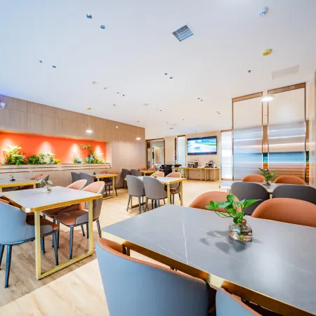 Tietong Boutique Hotel (Xi'an Xiaozhai University of Electronic Science and Technology Branch) Отели рядом с достопримечательностью «Станция метро Xiaozhai»