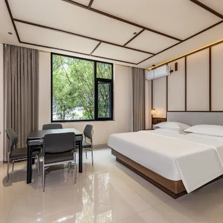 Poina Huishe Chain Hotel (Yingjiang Yinghu Park Store)