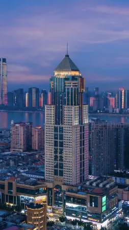 Holiday Inn Express Wuhan Jianghan Road by IHG Отели рядом с достопримечательностью «Yangsigang Yangtze River Bridge»