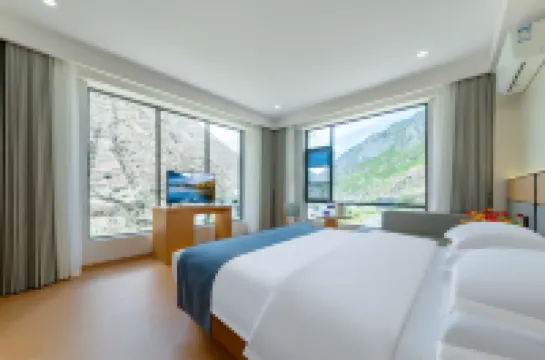 Four Seasons Oxygen-Rich Manor