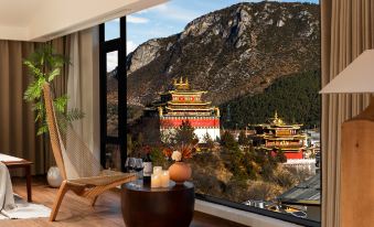 Shangri-La Mountain Wind and Moon View Homestay