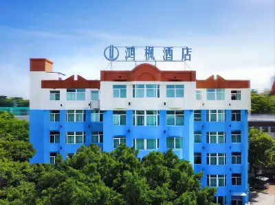 Hongfeng Hotel (Wailingding Island Branch) Hotels near Lingding Peak