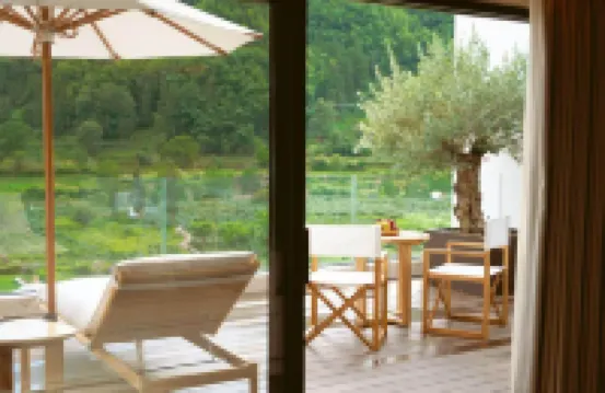 THE SIXTH SEASON VACATION MANOR