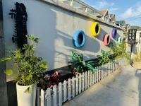 HUASHIJIAN GUESTHOUSE