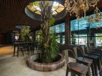 ONYX PARK RESORT UBUD Hotels near Sambahan