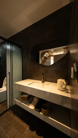 Xingyi Pinfengmingshuwanfeng Отели рядом с достопримечательностью «Fenglin Buyi Scenic Area»