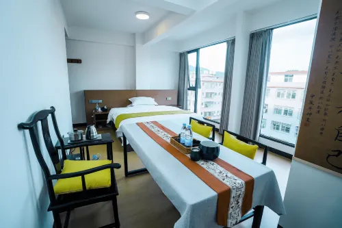 Qitian Hotel - parking