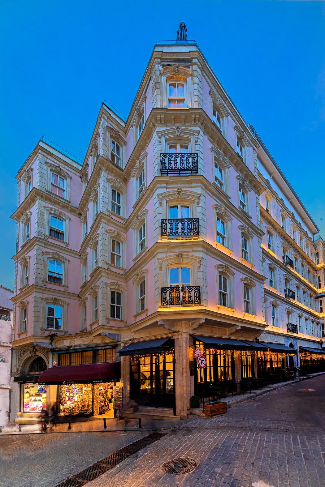 Meroddi Barnathan Hotel