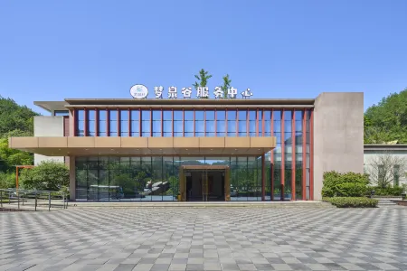 Hengdian Xigu Glamping Tent Hotel Отели рядом с достопримечательностью «New Garden of Eternal Spring (Summer Garden)»