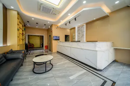 Yikang Hotel (Nanchang Bayi Square Qingshan Road Subway Station) Отели рядом с достопримечательностью «Youmin Temple»