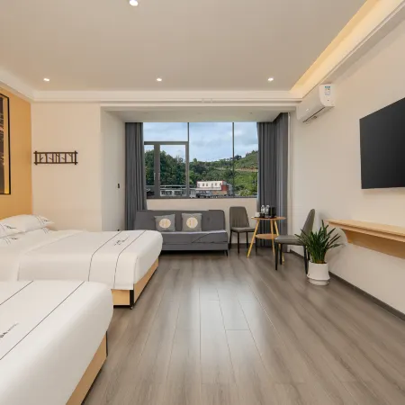 Small Town Hill Homestay