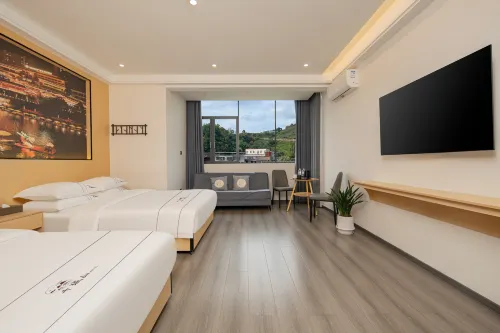 Small Town Hill Homestay