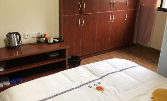 Xiaodongjiang Yanquan Farmhouse