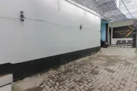 RedDoorz near Mayapada Hospital Surabaya