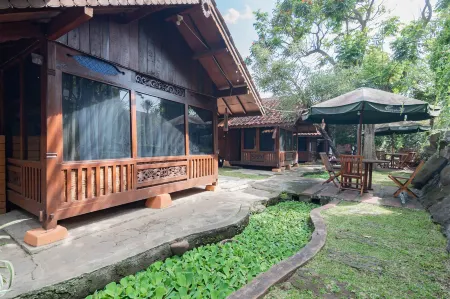 RedDoorz near Farmhouse Lembang Отели рядом с достопримечательностью «NuArt Sculpture Park»