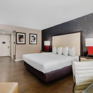 2500 Penn, a Placemakr Experience Hotels near Lincoln Memorial