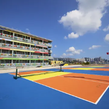 Runway 1331 - Enlight Youth Hostel Отели рядом с достопримечательностью «Миллениум 2»