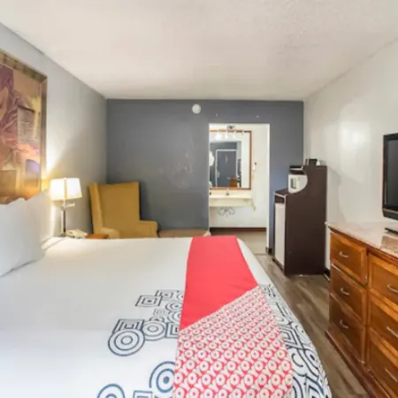 Hotel O Daylight Inn Elkhart I-90, IN