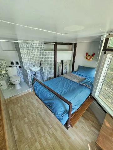 บ้านติดน้ำตกทั้งหลัง