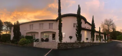 Les Criquets Hôtel & Spa Hotel berhampiran Parc de Majolan