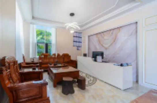 Chasing Light and Meeting Homestay