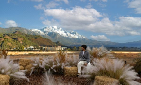 ShanJuanYun Panoramic Sunlit Yulong Snow Mountain Hotel