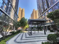 Fan Yi Light Luxury Urban Apartment (Foshan Shunlian Plaza Jinlong Metro Station Branch)