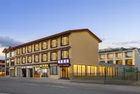 Shangri-La Mingting Inn (Dukgiong Ancient Town Branch) - New