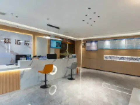 Le'an Royal Court Hotel (Sijiu Square Le'an Bus Station) Hoteles en Le'an